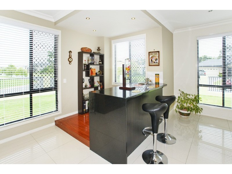 2 SKANDIA COURT, Newport QLD 4020