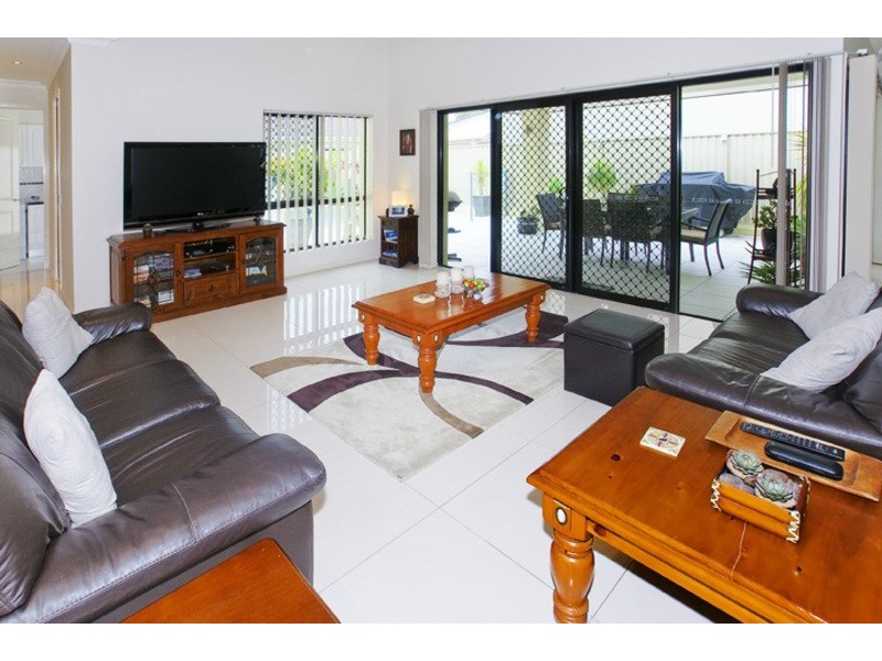2 SKANDIA COURT, Newport QLD 4020