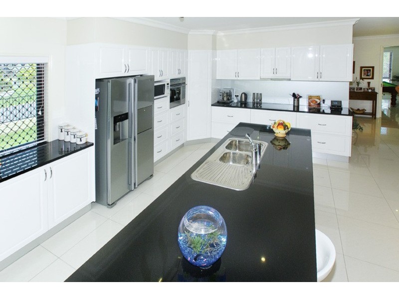 2 SKANDIA COURT, Newport QLD 4020