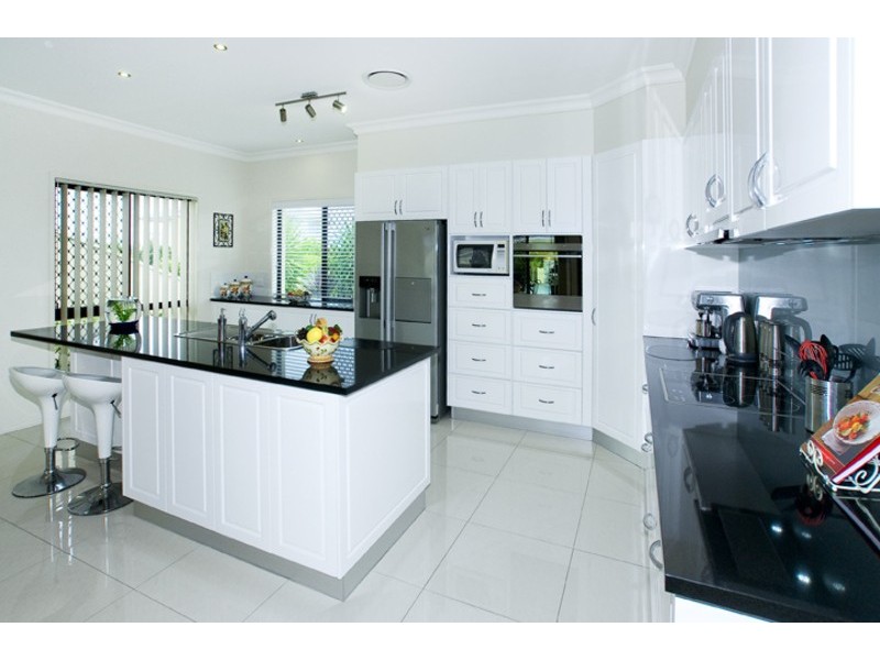 2 SKANDIA COURT, Newport QLD 4020