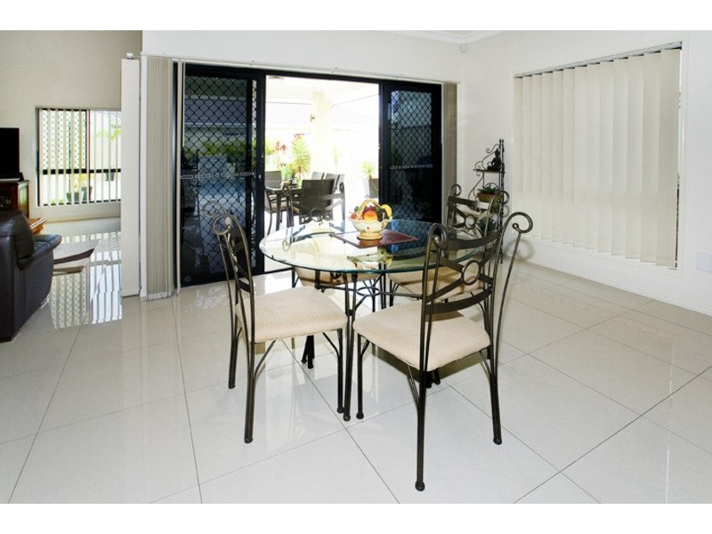 2 SKANDIA COURT, Newport QLD 4020