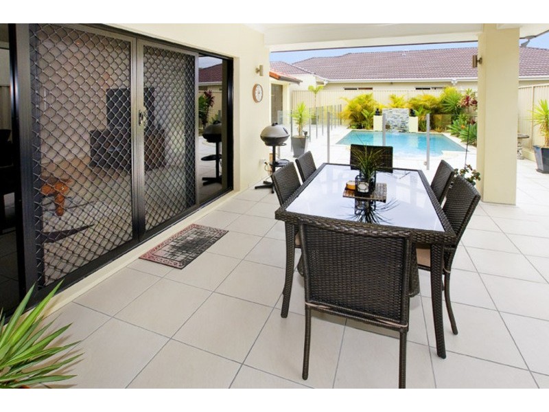 2 SKANDIA COURT, Newport QLD 4020