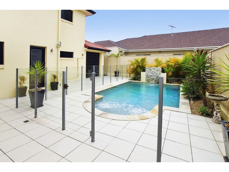 2 SKANDIA COURT, Newport QLD 4020