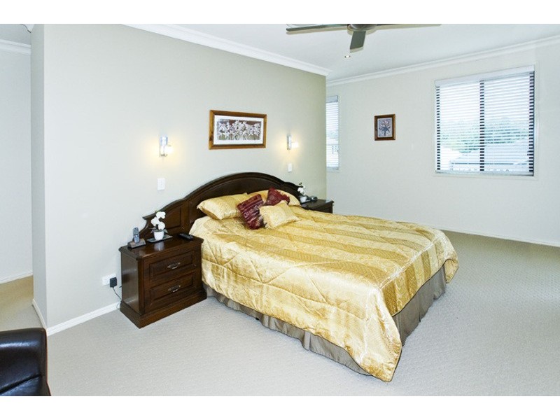 2 SKANDIA COURT, Newport QLD 4020