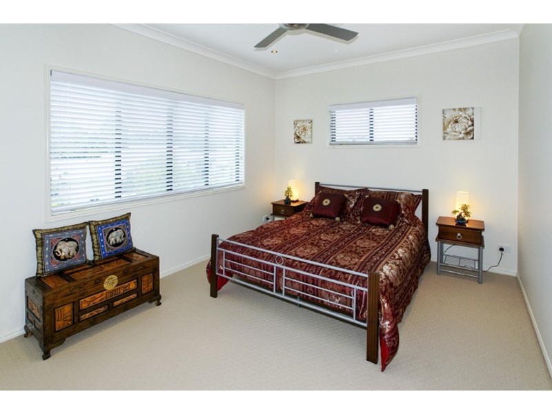 2 SKANDIA COURT, Newport QLD 4020