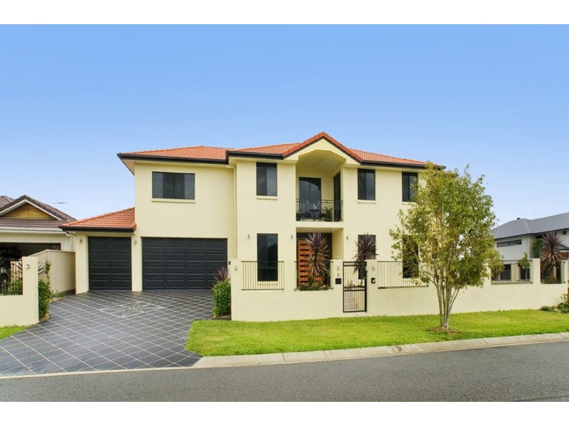 2 SKANDIA COURT, Newport QLD 4020