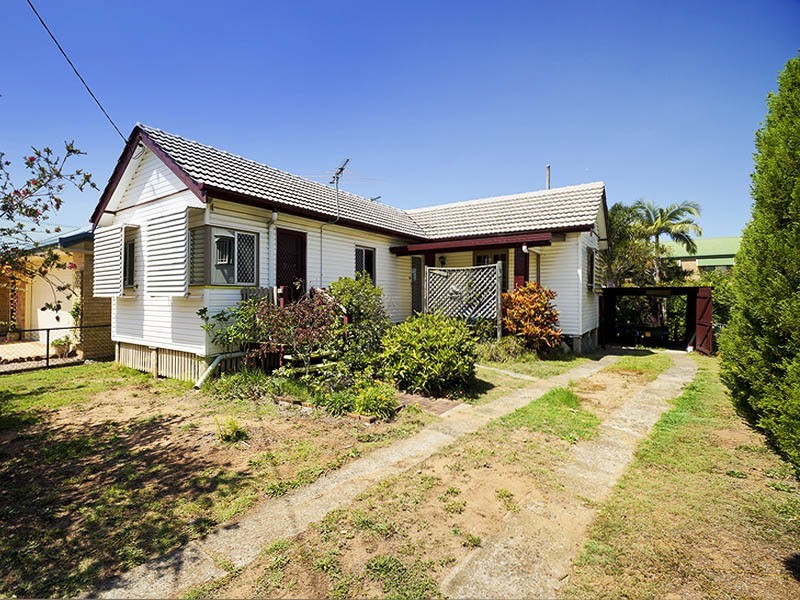 10 THOMAS STREET, Clontarf QLD 4019