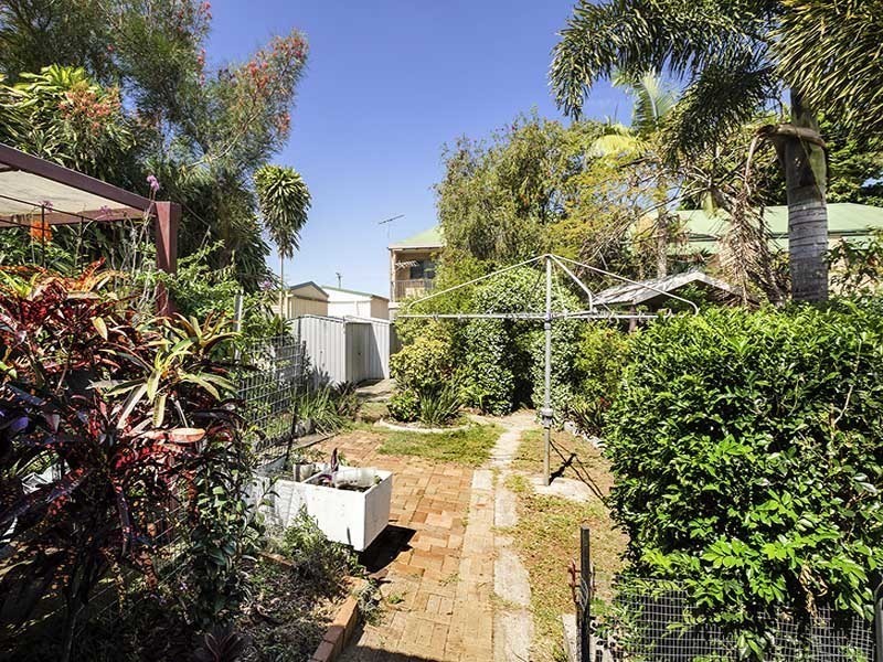 10 THOMAS STREET, Clontarf QLD 4019