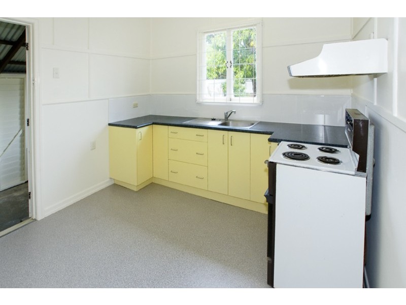 2 DAN ST, Clontarf QLD 4019