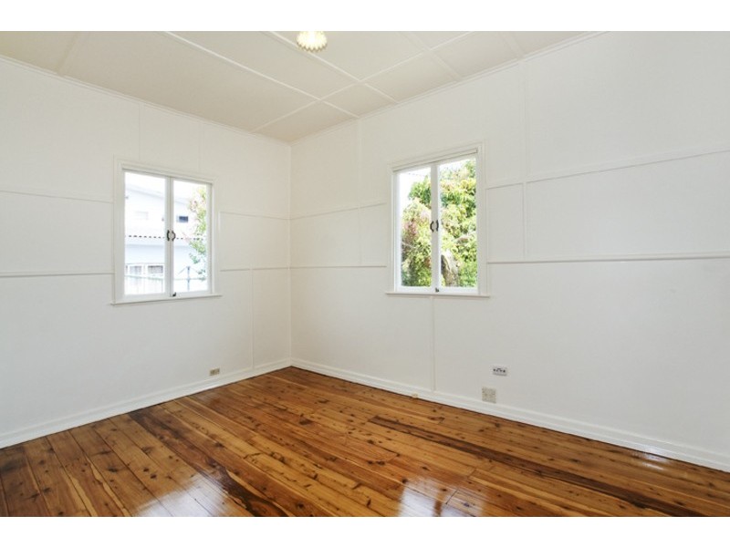 2 DAN ST, Clontarf QLD 4019