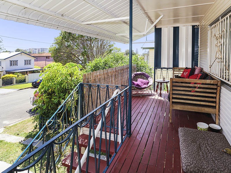 17 GREENUP ST, Redcliffe QLD 4020