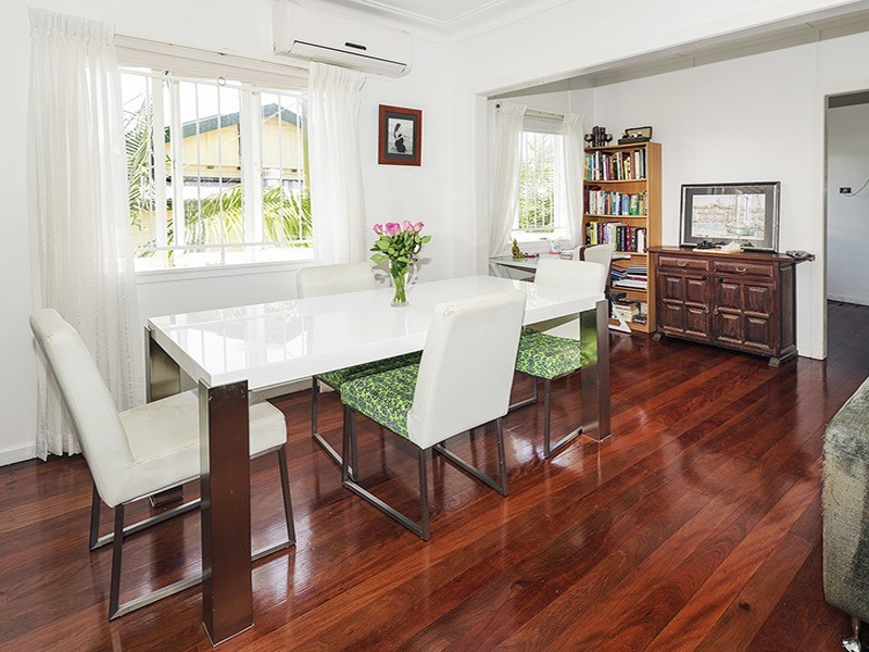 17 GREENUP ST, Redcliffe QLD 4020