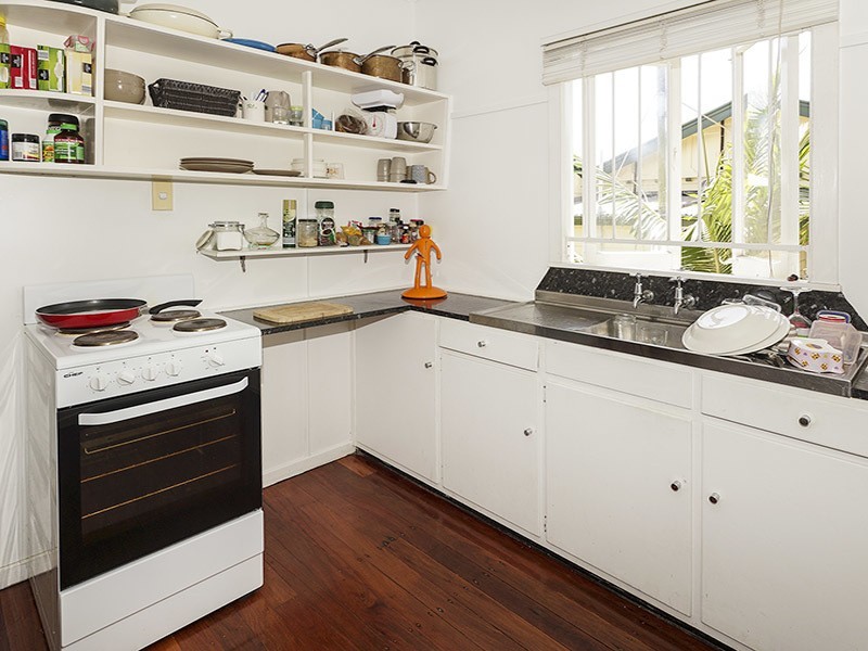 17 GREENUP ST, Redcliffe QLD 4020
