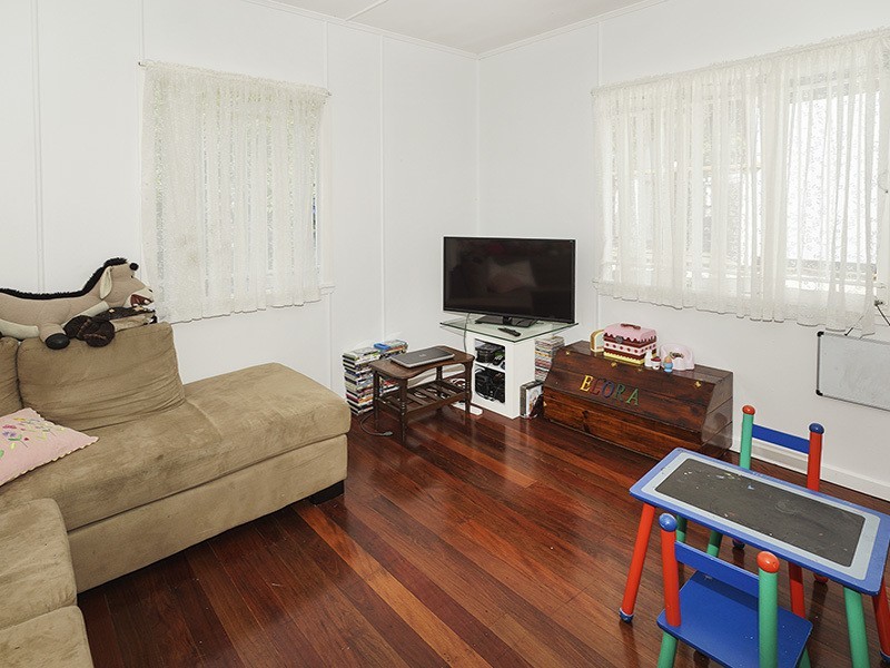 17 GREENUP ST, Redcliffe QLD 4020