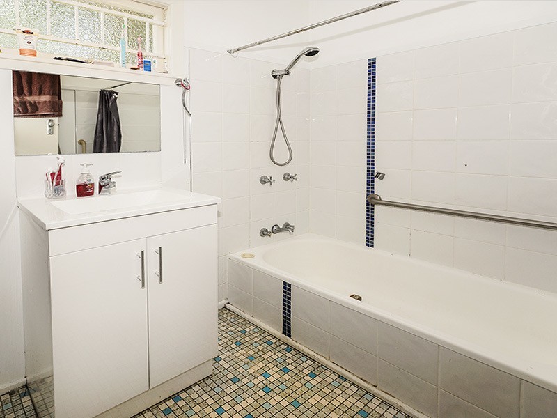 17 GREENUP ST, Redcliffe QLD 4020