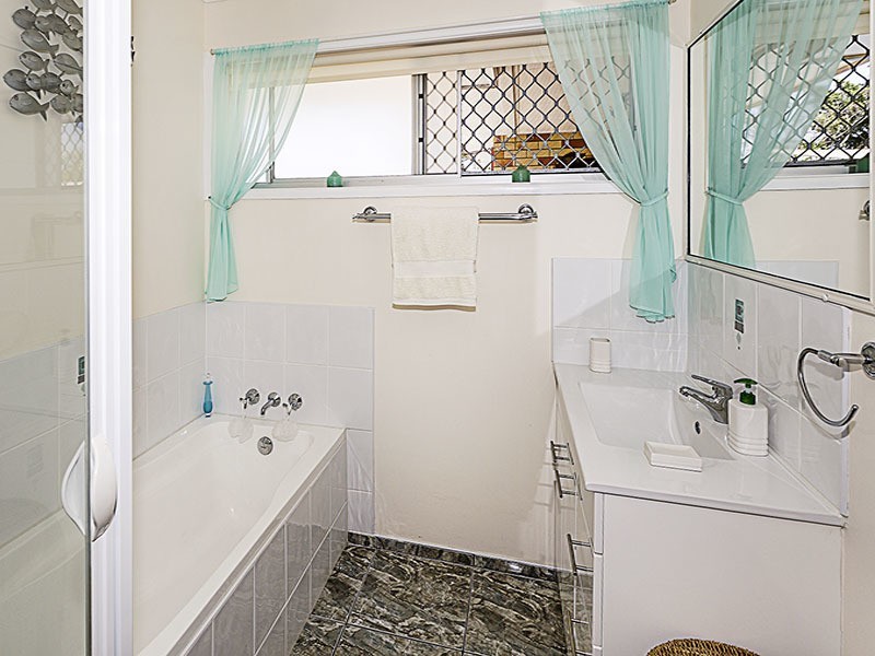 18 DUKE STREET, Clontarf QLD 4019