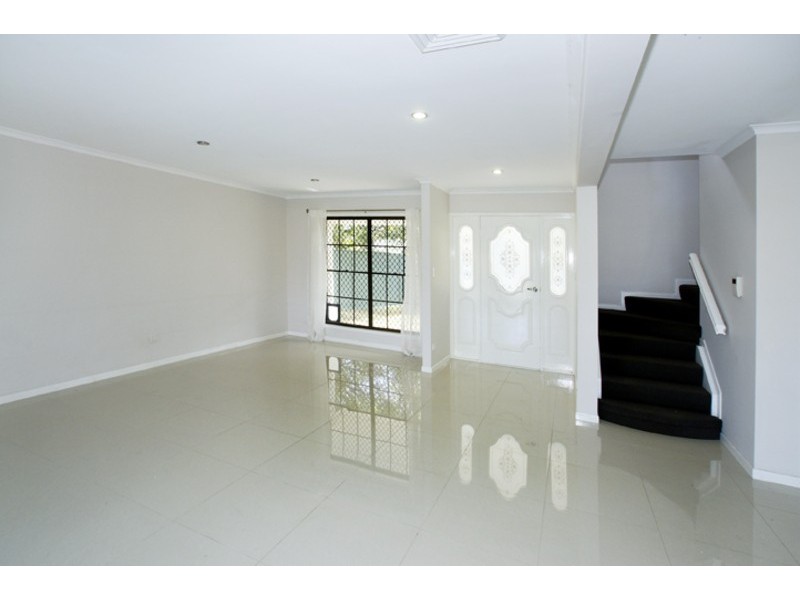 3 SVERIGE CRT, Newport QLD 4020