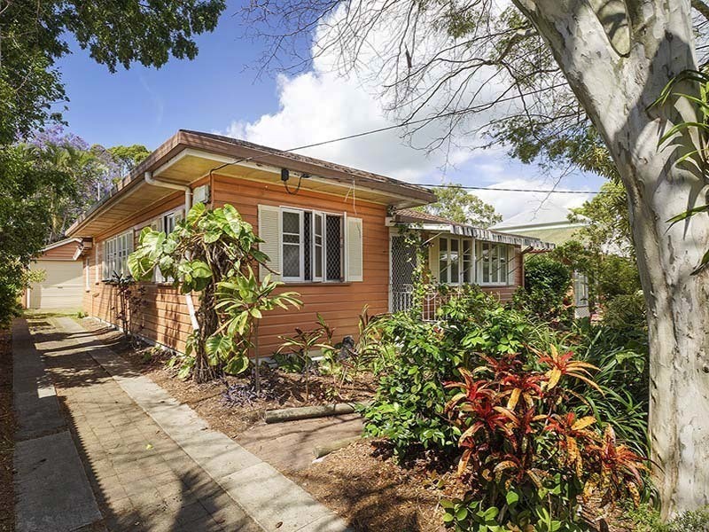 27 ELLEN STREET, Woody Point QLD 4019