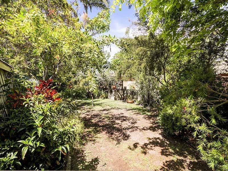 27 ELLEN STREET, Woody Point QLD 4019
