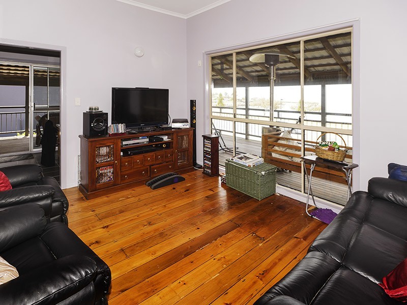 76 HORNIBROOK ESPLANADE, Clontarf QLD 4019