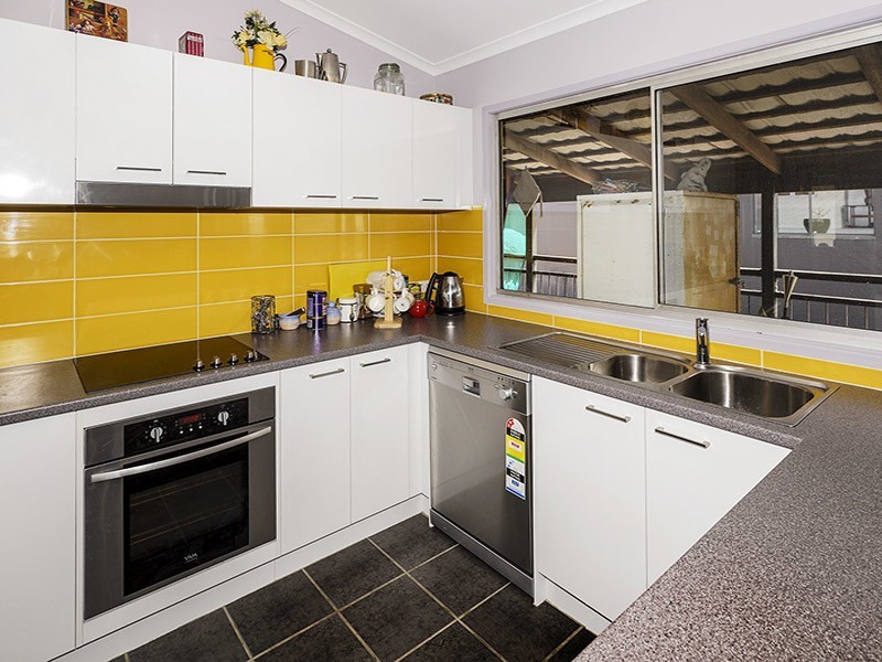 76 HORNIBROOK ESPLANADE, Clontarf QLD 4019