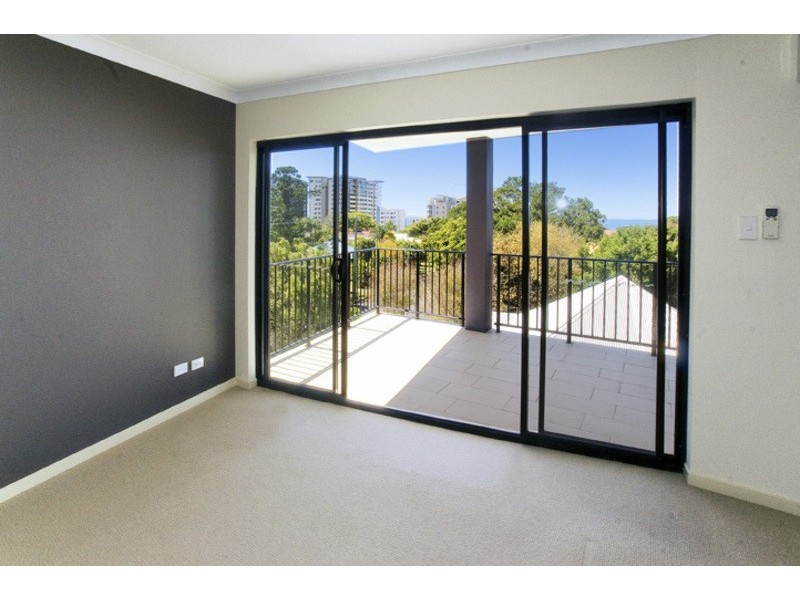 6/11 DIX STREET, Redcliffe QLD 4020