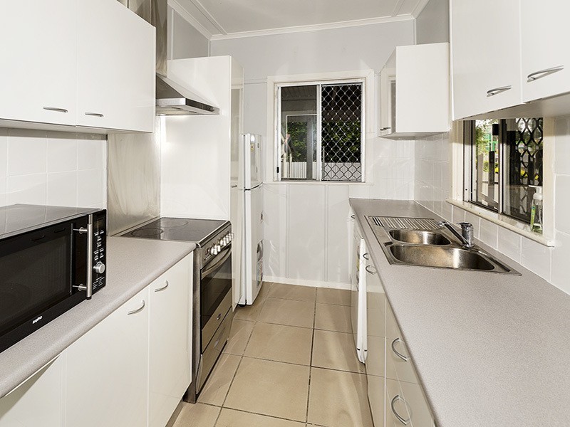 246 MACDONNELL RD, Clontarf QLD 4019