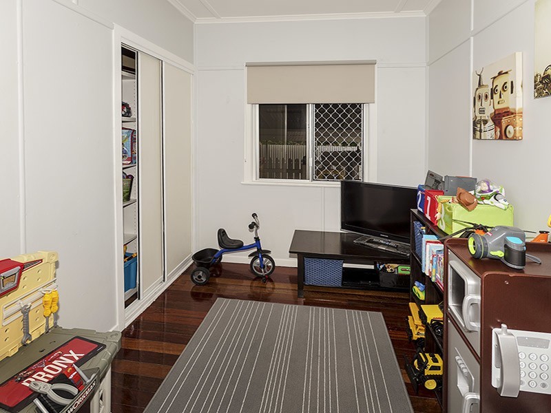246 MACDONNELL RD, Clontarf QLD 4019
