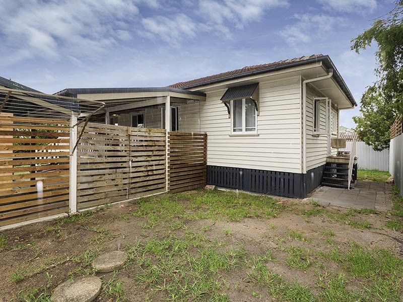 246 MACDONNELL RD, Clontarf QLD 4019