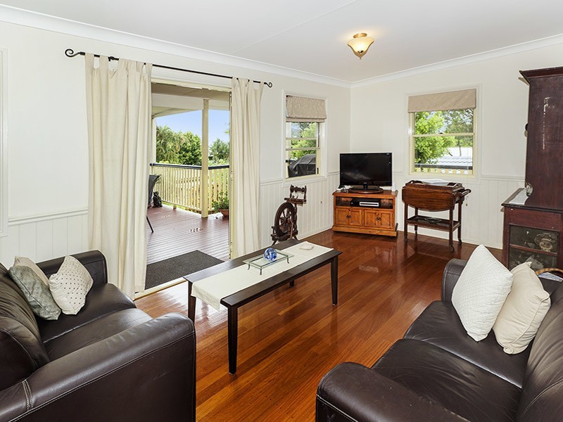 6 ERNEST ST, Woody Point QLD 4019