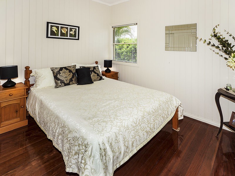 6 ERNEST ST, Woody Point QLD 4019