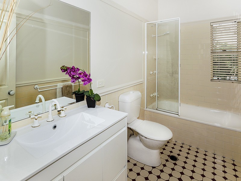 6 ERNEST ST, Woody Point QLD 4019