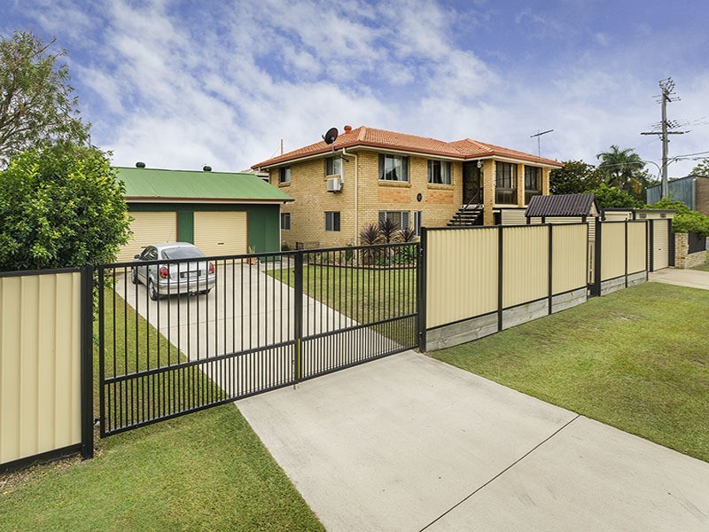 2 CAMELLIA STREET, Clontarf QLD 4019