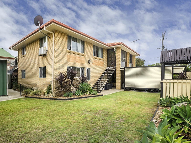 2 CAMELLIA STREET, Clontarf QLD 4019