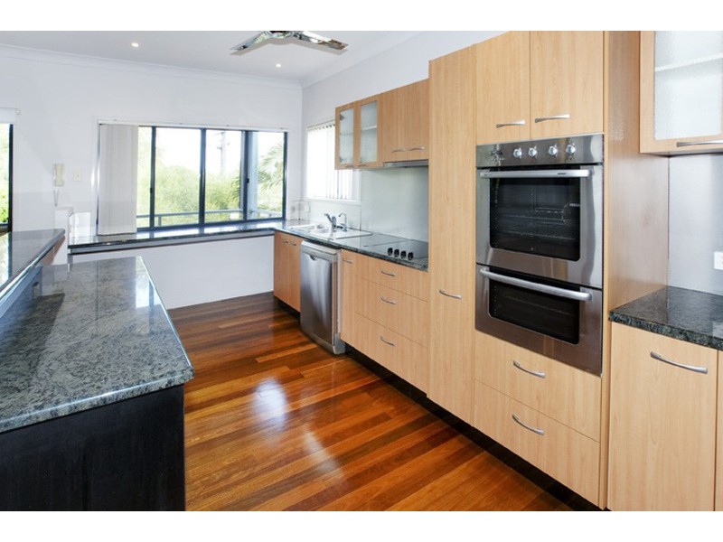 20 OYSTER POINT ESPLANADE, Scarborough QLD 4020