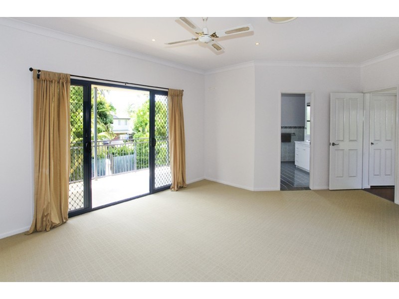 20 OYSTER POINT ESPLANADE, Scarborough QLD 4020