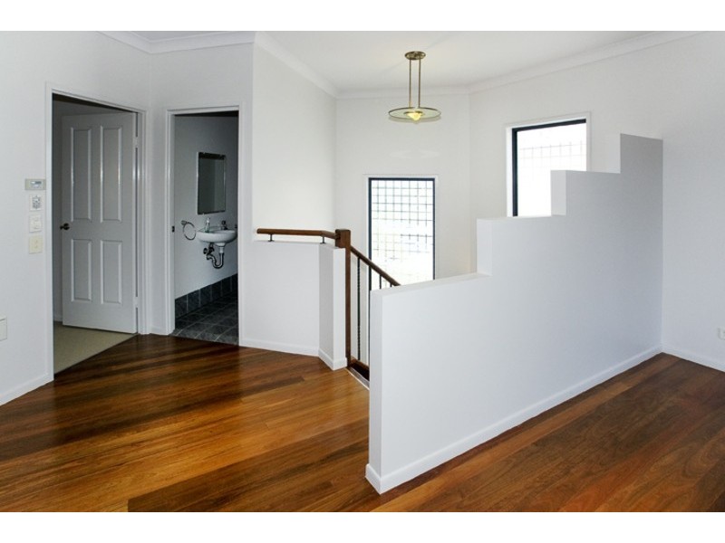 20 OYSTER POINT ESPLANADE, Scarborough QLD 4020
