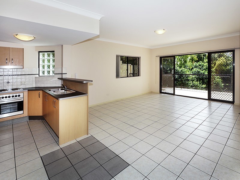 9/2-4 HENRY ST, Redcliffe QLD 4020