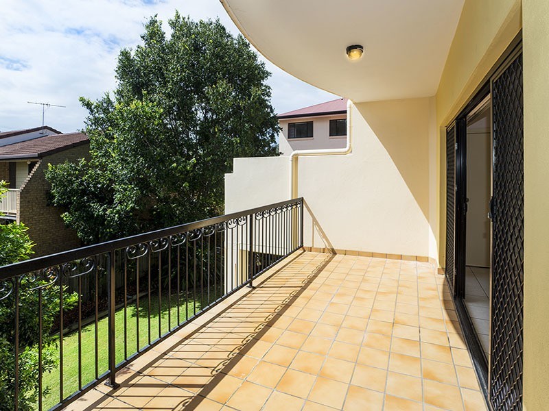 9/2-4 HENRY ST, Redcliffe QLD 4020