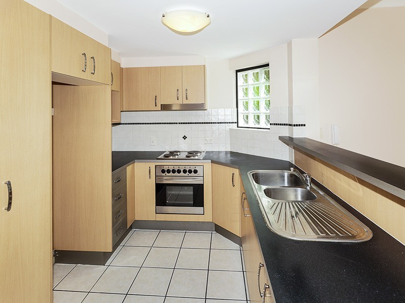 9/2-4 HENRY ST, Redcliffe QLD 4020