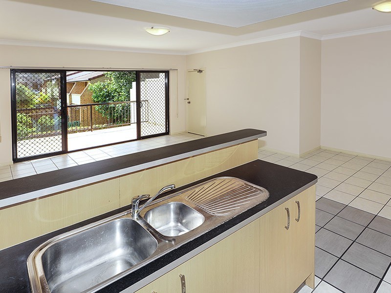 9/2-4 HENRY ST, Redcliffe QLD 4020