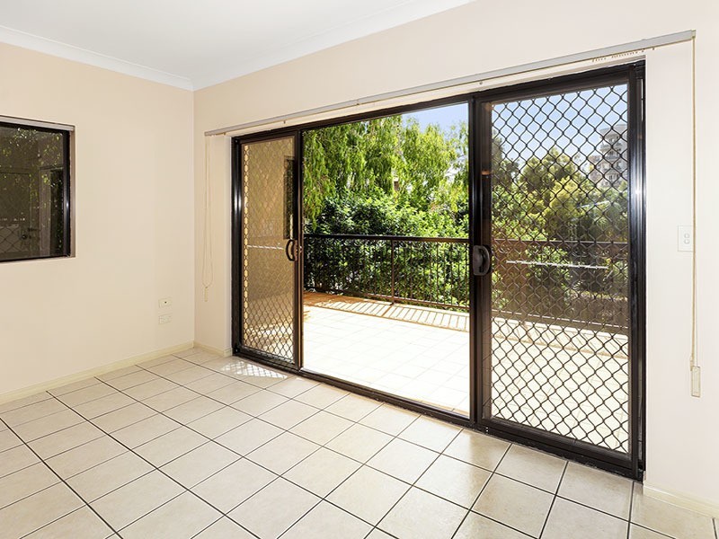 9/2-4 HENRY ST, Redcliffe QLD 4020