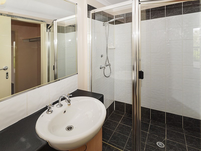 9/2-4 HENRY ST, Redcliffe QLD 4020