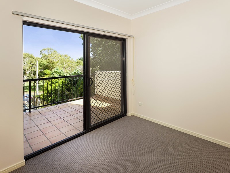 9/2-4 HENRY ST, Redcliffe QLD 4020