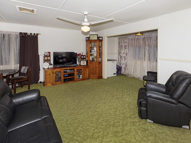 19 HOUGHTON AVE, Redcliffe QLD 4020