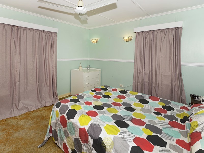 19 HOUGHTON AVE, Redcliffe QLD 4020