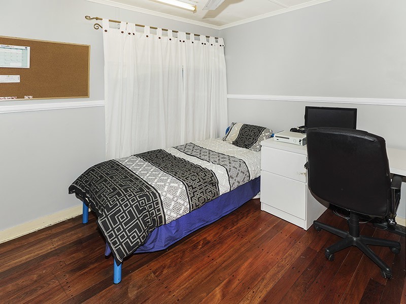 19 HOUGHTON AVE, Redcliffe QLD 4020