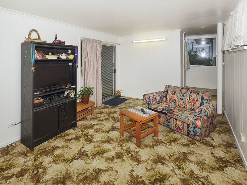 19 HOUGHTON AVE, Redcliffe QLD 4020