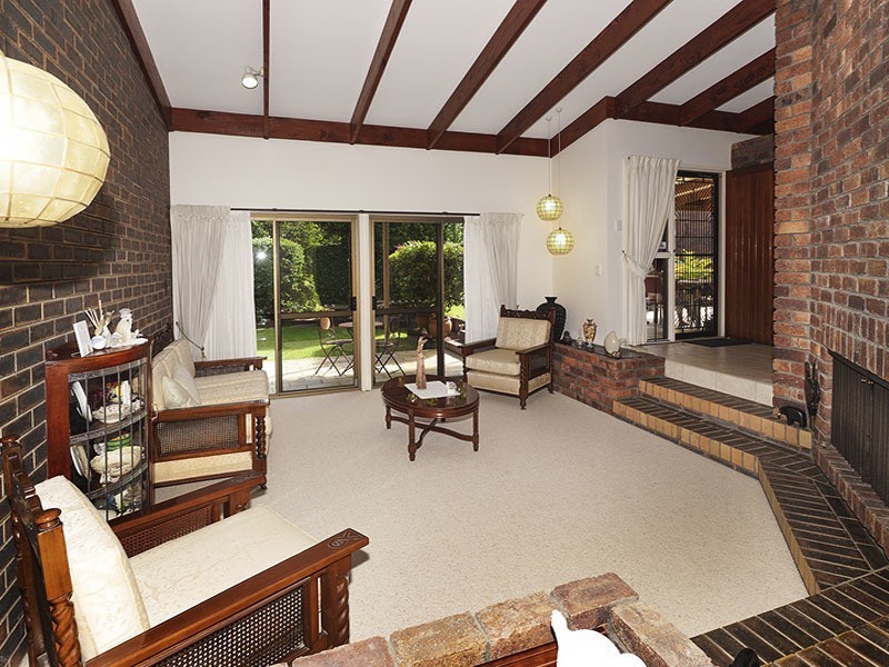 11 HULME ST, Clontarf QLD 4019