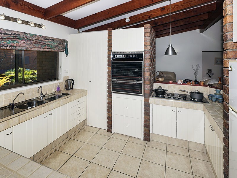 11 HULME ST, Clontarf QLD 4019